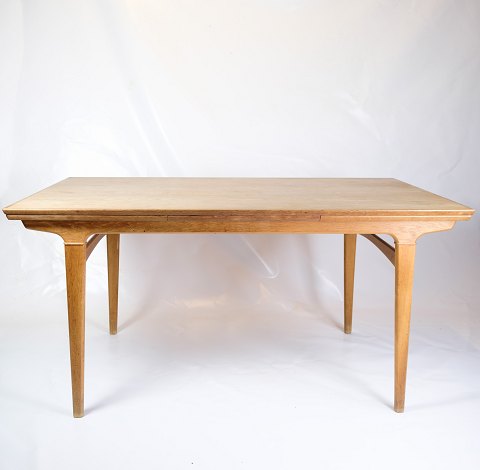 Dining table - Oak - Johannes Andersen - Danish Design - 1960
Great condition
