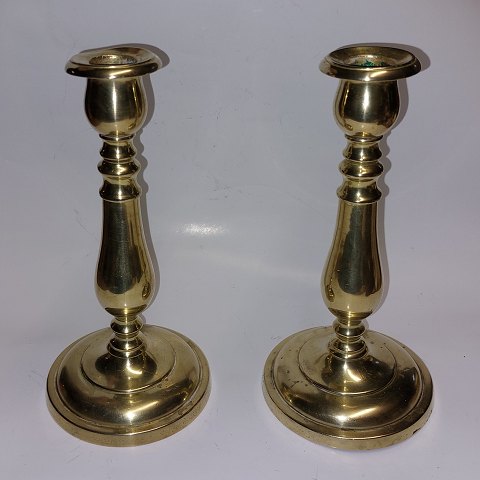 Pair of baluster-shaped candlesticks In brass c. 1840
