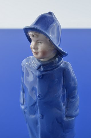 Bing & Gröndahl Figur 2532 Junge im Regenmantel