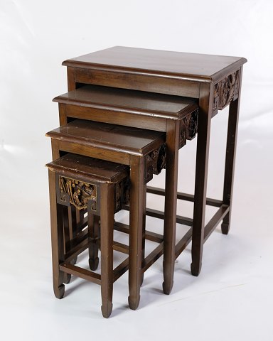 4 Antikke Indskudsborde/Sideborde - Mahogni - Kinesisk Stil - Dekoreret Med 
Forskellige Motiver - År 1930
Flot stand
