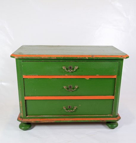 Small Antique Chest of Drawers - With Brass Handles - Patinated Greenish Colors 
With Red Edges - 3 Drawers - Year 1890
Great condition
