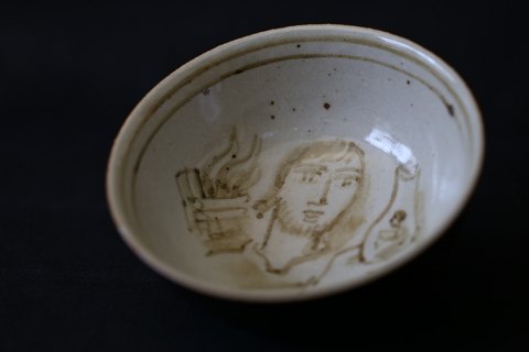 Jais bowl from Royal Copenhagen, stamped 21.12.54, beautiful design.
SOLD
