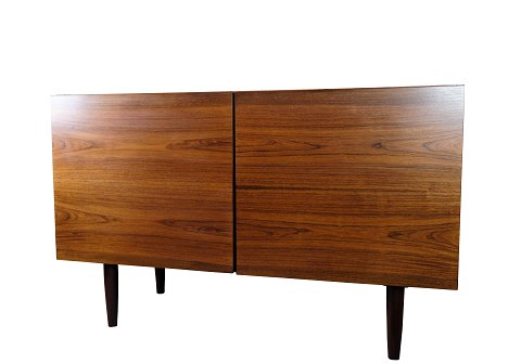 Sideboard - Rosewood - With 2 doors and shelf space - Danish Design - 1960
Great condition
