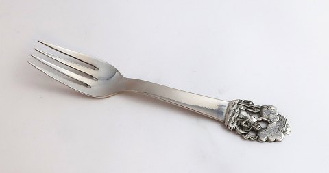 H. C. Andersen eventyrgaffel. Sølvbestik. Den lille havfrue. Sølv (830). Længde 
15 cm