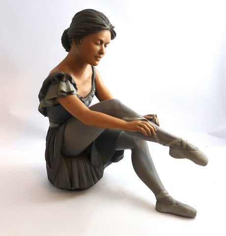 Elisa. Spanische Figur. Ballettmädchen. Höhe 28 cm. Nummer 1470 von 5000.