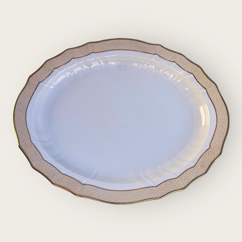 Royal Copenhagen
Cream curved
Serving platter
#788/ 1557
*DKK 500