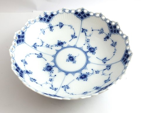 Royal Copenhagen. Blue fluted, full lace. Round bowl. Model 1018. Height 6 cm. 
Diameter 21 cm. (1 quality)