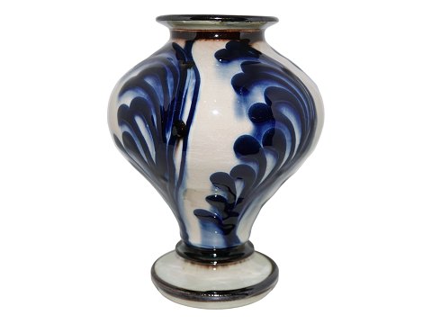 Kähler art pottery
Blue and white vase