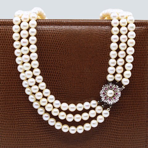 Neck jewellery