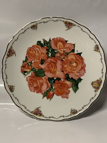 Flower plate from Royal Albert, Dec. No. 2528A with motif of roses.