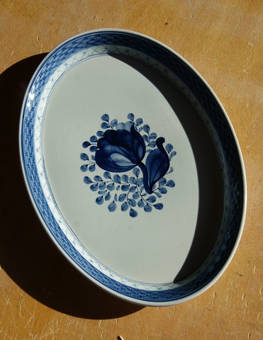 Trankebar fajance porcelæn, store ovale serveringsfade nr. 930, L 43,5cm