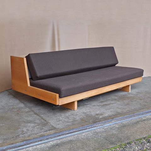 Hans Wegner sovesofa
GE 77 eg