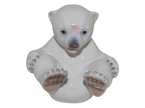 Bing & Grøndahl figurine
Polar bear cub