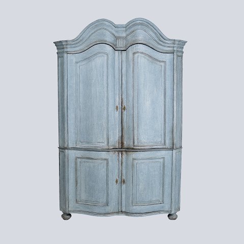 Stort Barok Hjørneskab - Originalt Blåmalet & Messing Beslag - Naturlig Patina - Buet Låger - 1780erne 