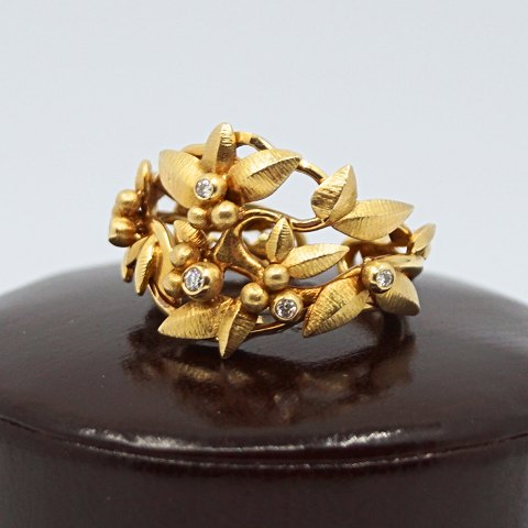 Ole Lynggaard, Charlotte Lynggaard; Spring ring with five diamonds, 18k gold