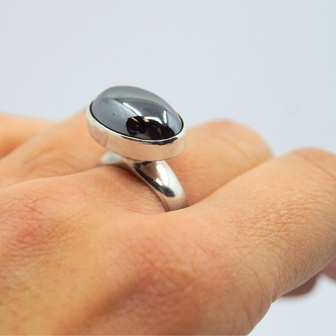 Georg Jensen, Nanna Ditzel; Ring i sterling sølv med hæmatit, nr. 123B