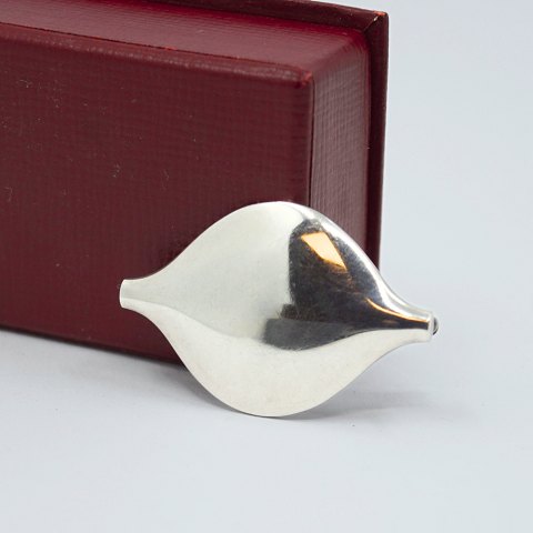 Nanna Ditzel for Georg Jensen; Broche i sterling sølv, nr. 353