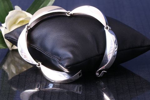 Georg Jensen sølvarmbånd design no. 17, i sterlingsølv. Stemplet 925s.