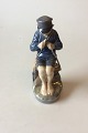 Royal Copenhagen Figur Snittende Dreng No 905