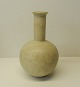 Arne Bang sandfarvet vase, signeret AB 144, højde 15cm.