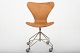 Arne Jacobsen / Fritz Hansen
AJ 3117 - Kontorstol, nybetrukket med Dunes Cognac-læder
KLASSIK tilbyder ompolstring af AJ 3117 kontorstolen med stof eller læder efter 
eget valg. Kontakt os venligst for mere information.
Leveringstid: 6-8 uger
