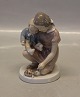 B&G Porcelain B&G 2277 Mother, child looking at tortoise 11 cm