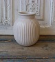 Michael Andersen riflet vase i lys glasur 17,5cm.