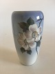 Royal Copenhagen Vase 2630/1049 med Rose Motiv