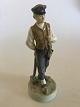 Royal Copenhagen Figurine af Bondedreng med Hammer No. 620