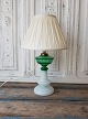 1800tals kantet opaline lampe med oliebeholder i smaragdgrønt glas