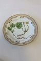 Royal Copenhagen Flora Danica  Fad med gennembrudt rand No 20/3574