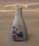 Kongelig Dansk 069-154 Kgl. Art Nouveau Vase med frugtblomster og sommerfugl 11 
cm
