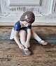 B&G figure - Girl tying shoes no. 2317