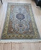 Beautiful rug 136 x 213 cm.
