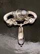 Art Nouveau / jugend broche med månesten