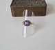 Vintage ring in 8 kt gold with blue stone