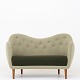 Finn Juhl
BO 46 - Organisk sofa med nyere betræk i hhv. lyse- og mørkegrønt uld og ben i 
bøg. Designet og udført i 1940