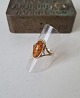 Vintage ring i 14 kt guld med cabochon slebet rav stykke