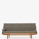 Poul Volther / Klassik Studio
Volther Daybed in oiled oak with new textile from Kvadrat - Fiord (colour code 
951).
In 1958 Poul Volther designed the daybed, which is characterized by simplicity 
and functionality, and was the first product in the Klassik Studios collection. 
In an elegant way, the daybed can be used both as a sofa in the living room and 
as a bed in the guest room.
The solid w