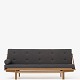 Poul Volther / Klassik Studio
Volther Daybed in oiled oak and new textile from Kvadrat - Remix 2 (colour code 
852).
In 1958 Poul Volther designed the daybed, which is characterized by simplicity 
and functionality, and was the first product in the Klassik Studios collection. 
In an elegant way, the daybed can be used both as a sofa in the living room and 
as a bed in the guest room.
The solid 