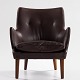 Arne Vodder / Ivan Schlechter
AV 53/2 - Easy chair in new aniline leather (Victoria, colour: Ebony) with legs 
in solid Rio rosewood.
2 pcs. på lager
Renovated
