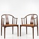 Hans J. Wegner / Fritz Hansen
FH 4283 - Pair of "China chairs" in walnut with leather seat. Early edition. 
Marked from the production. 1952.
1 pc. in stock
Good condition

