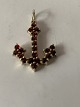 Pendant Anchor in gold-plated silver with inlaid garnets.