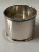 Servietring Sølv.
Stemplet: Tre Tårne.
Størrelse 3,8 x ø 5,0 cm
SOLGT