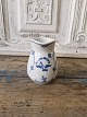 B&G Blåmalet Hotelporcelæn flødekande med logo "Konditori Bristol Zola" no. 2042