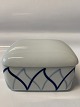 Danild 40 / Harlekin Butter Box
Lyngby Porcelain,
Size 12 x 10 cm.