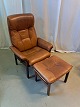 Lænestol med fodskammel
 Kr. 1800,-