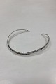 Modern Open Neckring in Sterling Silver. 