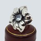 Regitze Overgaard for Georg Jensen; Blomsterring i sølv med månesten, nr. 562a