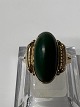 14 karat guld Damering med grøn jade.Ring størrelse 55.